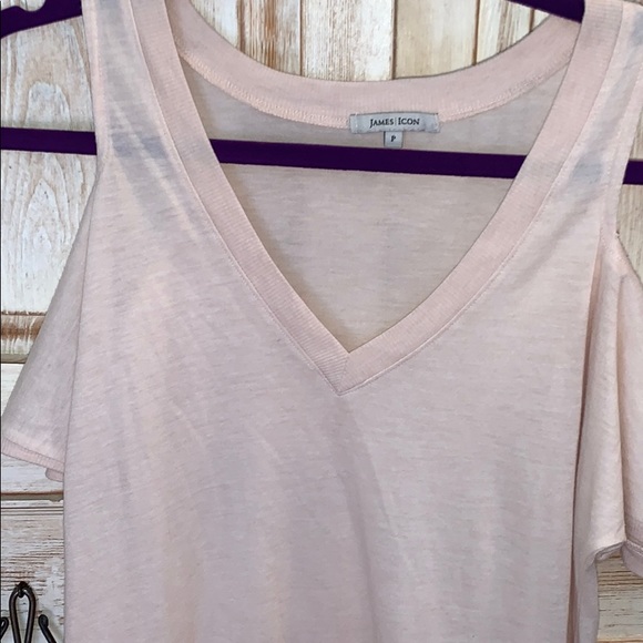 Cold shoulder light pink T-shirt - Picture 5 of 5